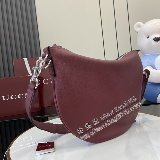 Gucci專櫃古馳最新款Body雙鎖扣粒面軟皮小號男士肩背包 jh2468型號：801887